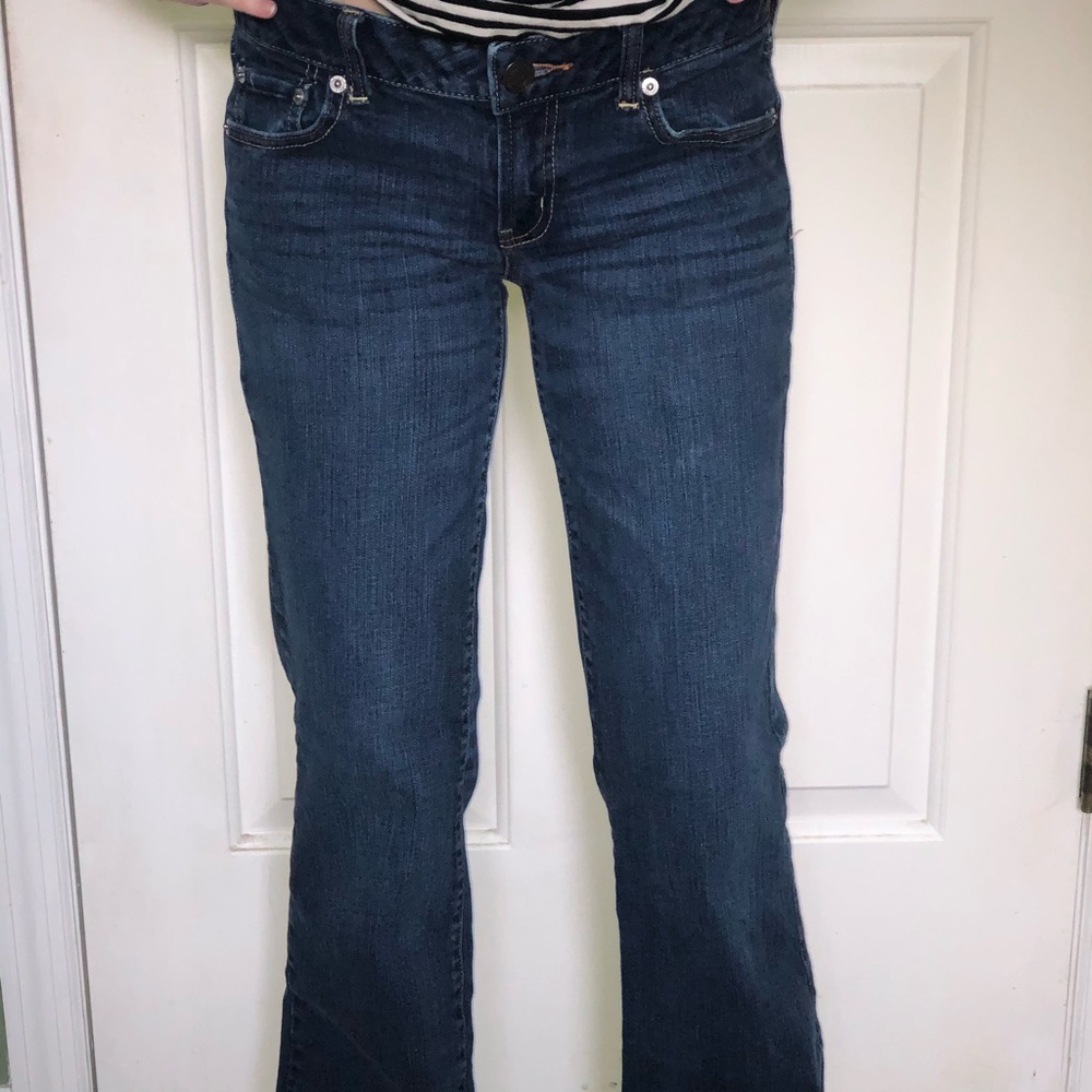 Women’s American Eagle favorite boyfriend jeans. Size 8. Like New.